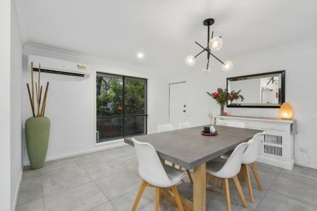 LARGE FAMILY HOME WITH POOL - Photo 4