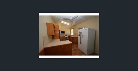 🏡 Spacious 5-Bedroom Family Home in Allenstown – Perfect for Modern Living! - Photo 3