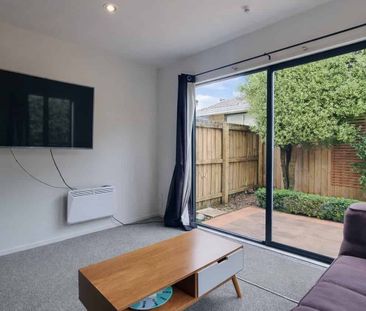 Low Maintenance 2 Bedroom Townhouse - Close to CBD - Photo 1