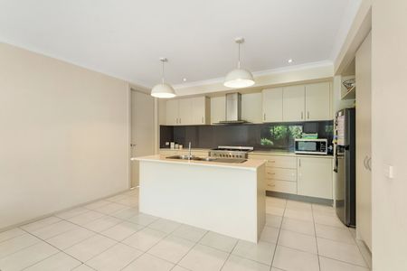SPACIOUS FAMILY HOME! - Photo 5