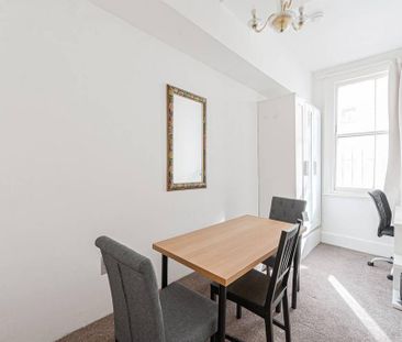 3 bedroom flat to rent - Photo 5