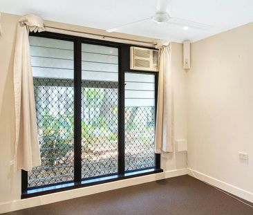 PERFECT HOUSE IN GREAT LOCATION - Photo 2