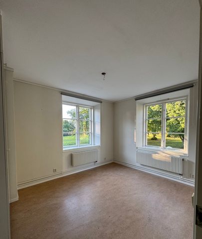 Nybble, Julita - Photo 4