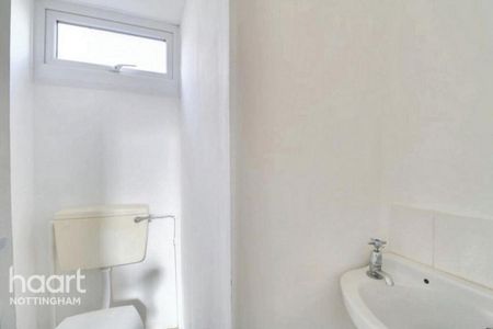 1 bedroom in a house share to rent - Photo 4