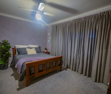 COSY 3 BEDROOM HOME IN GREAT LOCATION - Photo 4