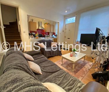 3 Bedroom Mid Terraced House for rent in Autumn Street - Photo 2