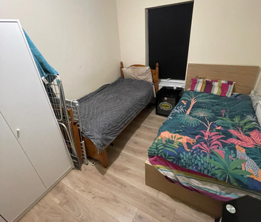1 bedroom in a house share to rent - Photo 1