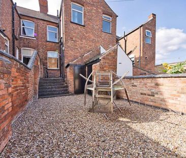 3 bedroom terraced house to rent - Photo 6