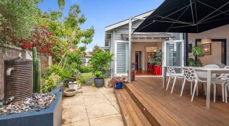 Double Happy - Photo 3