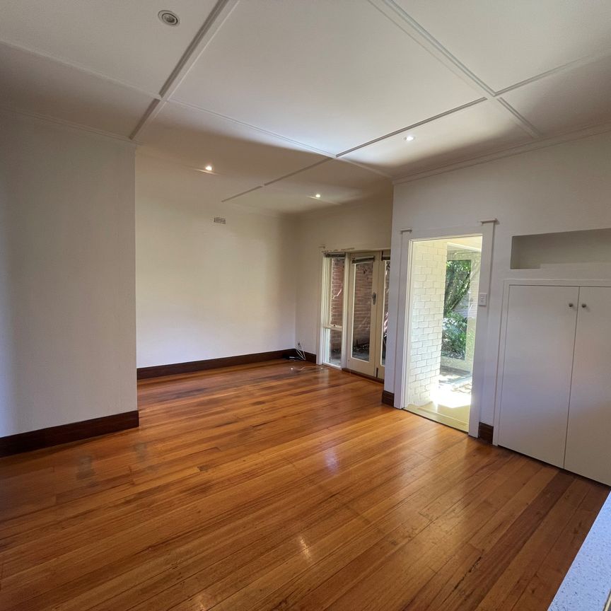 921 Hampton St, Brighton - Photo 1