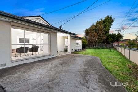 Spacious 3-Bedroom Family Home with Double Vanity & Split System Comfort - Photo 5