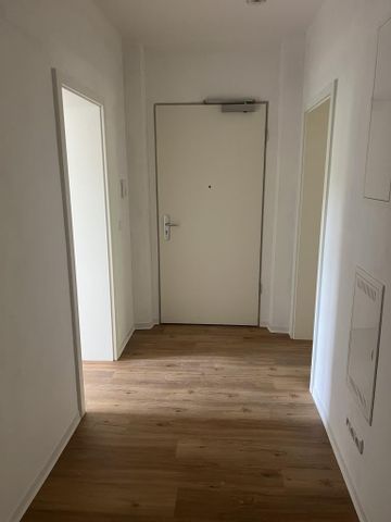 Frisch modernisierte 2-Zimmer-Wohnung wartet auf Ihren Einzug! - Photo 3