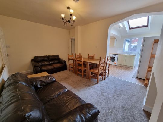 5 Bed Student Accommodation - Photo 1