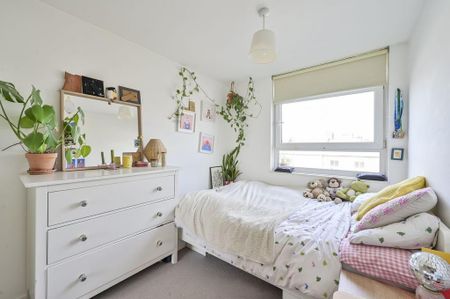3 bedroom flat to rent - Photo 4