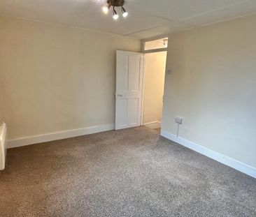 3 bedroom Delightful Three Bedroom Cottage to rent - Photo 6