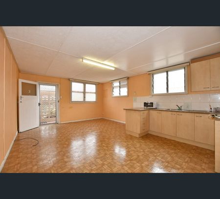 2/2 Churchward Street, Kepnock, Qld 4670 - Photo 4