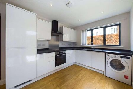 Cantelupe Road, East Grinstead, West Sussex, RH19 - Photo 3