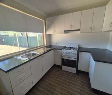 Beautiful 3 Bedroom Family Home in a convenient location!! - Photo 6