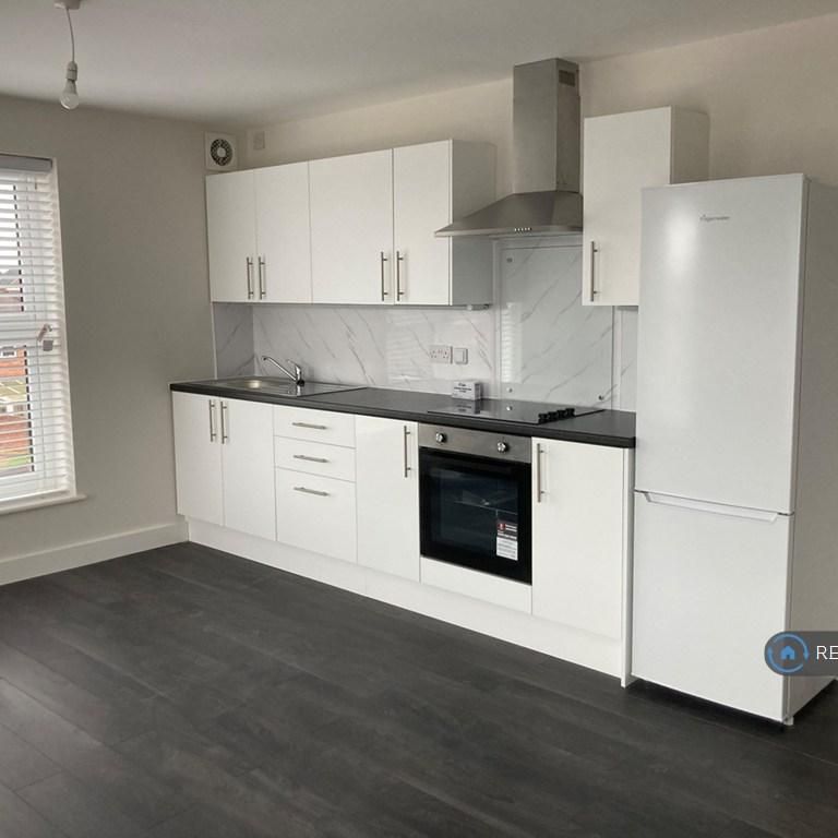 1 bedroom flat to rent - Photo 1
