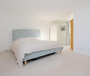 4 bedroom detached house to rent - Photo 4