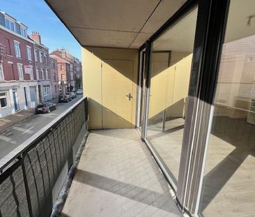 Location Appartement 2 pièces 46m² LILLE 59000 - Photo 4