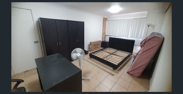 Private room for lease Canley Vale - single and double room - Photo 1