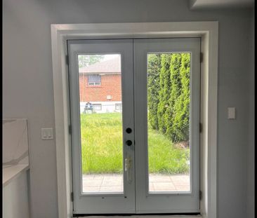 For Lease - 574 B Pharmacy Ave Avenue, Toronto, Ontario - Photo 4