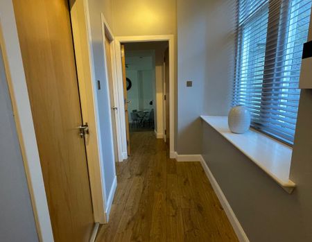 2 bedroom flat to rent - Photo 2