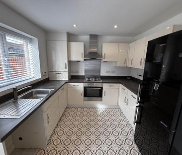 3 bedroom semi-detached house to rent - Photo 3