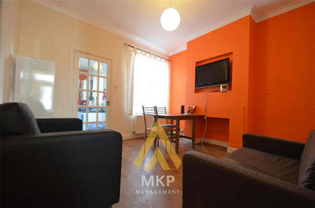 3 bedroom terraced house to rent - Photo 2