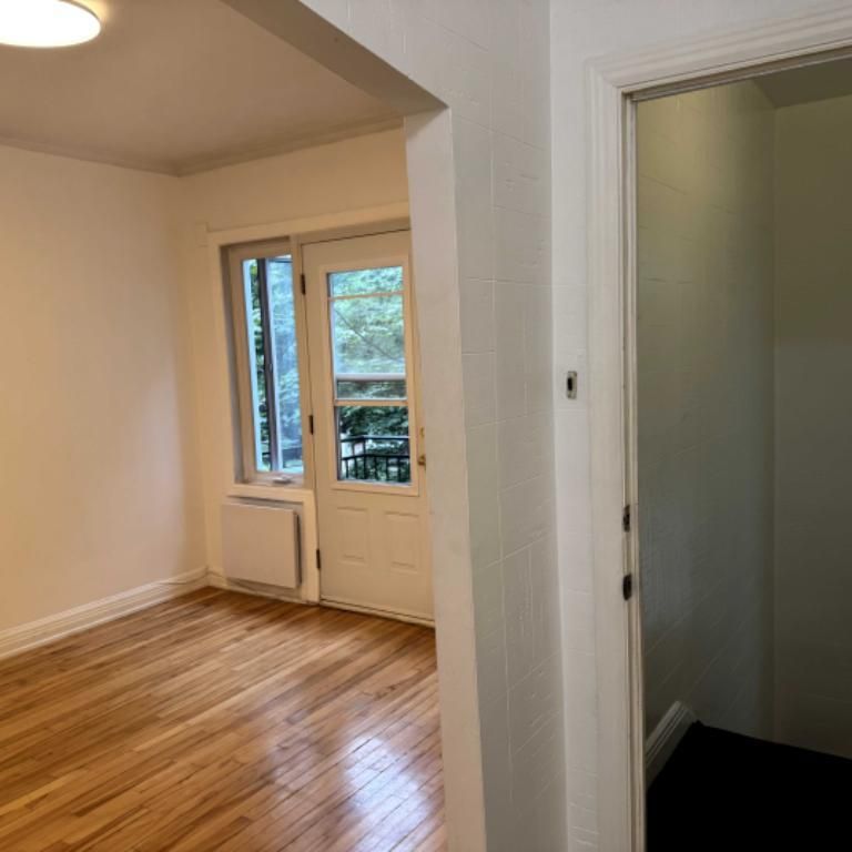 À une minute du metro Fabre (ligne bleue) grand 5 1/2 haut de duplex - Photo 1