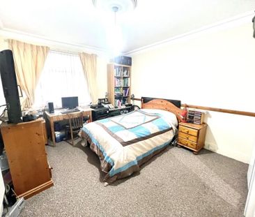Room in a Shared House, Kilmartin Road, IG3 - Photo 2