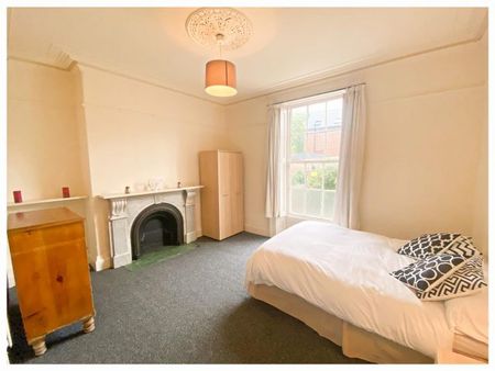 13 Broomgrove Crescent, Broomhill - Photo 3