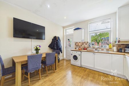 2 bedroom terraced house to rent - Photo 4