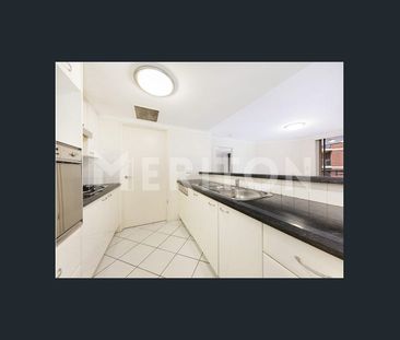 RENOVATED GENEROUS SIZE BOUTIQUE 2 BEDROOM APARTMENT WITH ENTERTAIN... - Photo 6