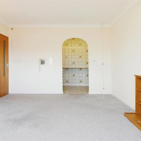 Homeborough House, Hythe, SO45 - Photo 1