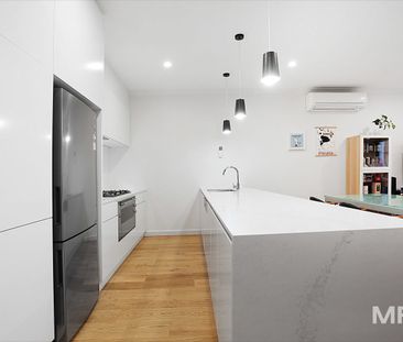 Luxuriously appointed sophisticated living - Photo 6