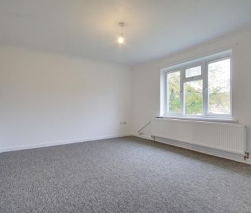 2 bedroom maisonette to rent - Photo 2