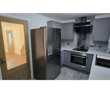 2 bedroom semi-detached house to rent - Photo 6