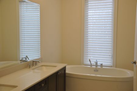 For Lease - 9382 Bayveiw Avenue, Richmond Hill, Ontario - Photo 4