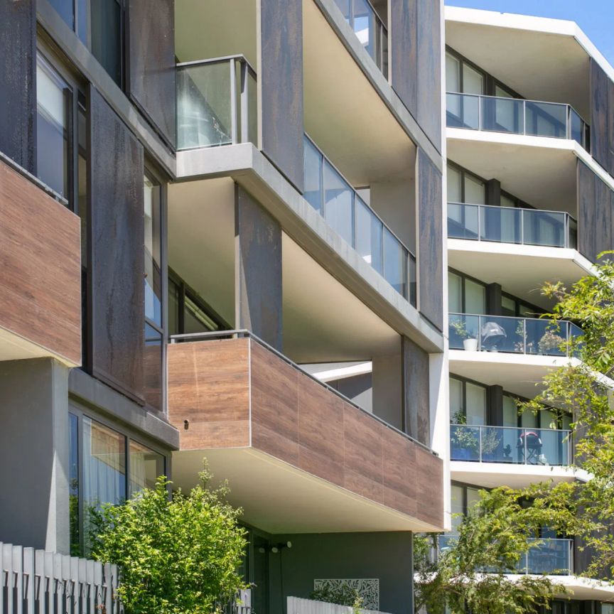 Luxury Apartment in the Heart of Claremont - Unfurnished - Photo 1