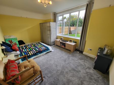 Christchurch Road, Bournemouth - Photo 2