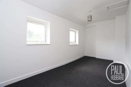 Beccles Road, Lowestoft, NR33 - Photo 4