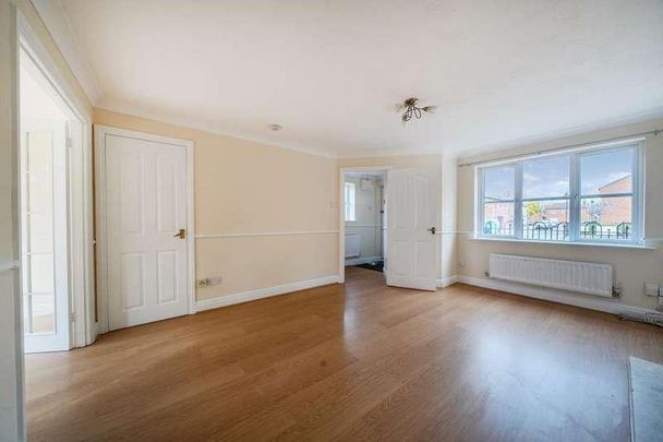 Rixons Meadow, Aylesbury, HP19 - Photo 1