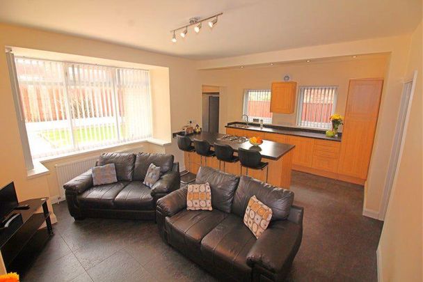 1 bedroom in a house share to rent - Photo 1