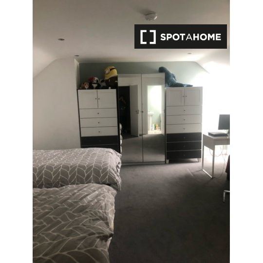 Ensuite room to rent in 5-bedroom houseshare in Bray, Dublin - Photo 1