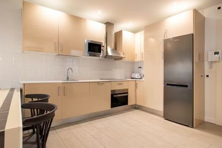 Calle de Jesús y María, Madrid, Community of Madrid 28012 - Photo 3