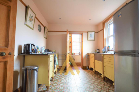 3 bedroom flat to rent - Photo 5