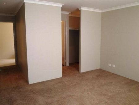 A spacious, well located, family home close to all amenities. - Photo 3