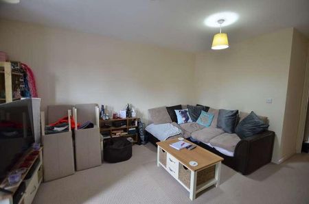 Almond Court, Camberley, GU15 - Photo 4